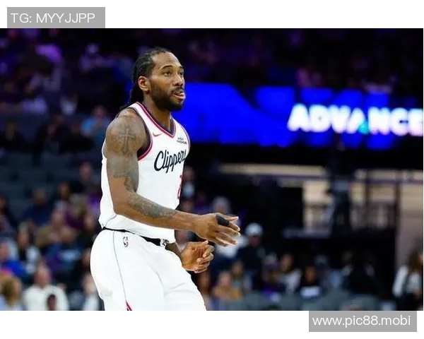 队记：伦纳德左脚踝酸痛，本场比赛将不会回归