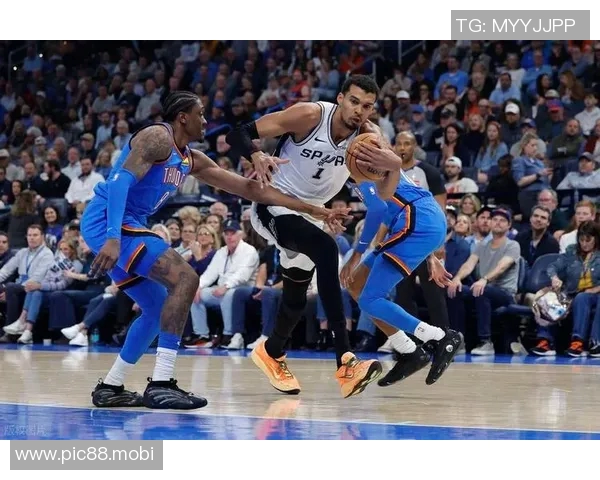 马刺vs猛龙前瞻：巴恩斯出战成疑，马刺挥师北上冲击十连胜